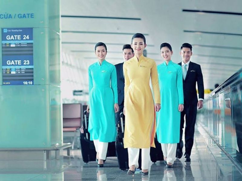 Nghề tiếp viên hàng không vẫn luôn được xem là một nghề “hot” với mức lương cao